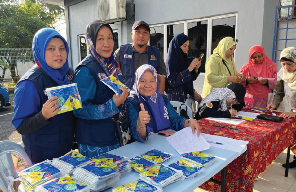 マレーシアで地域団体と協働し物資の提供